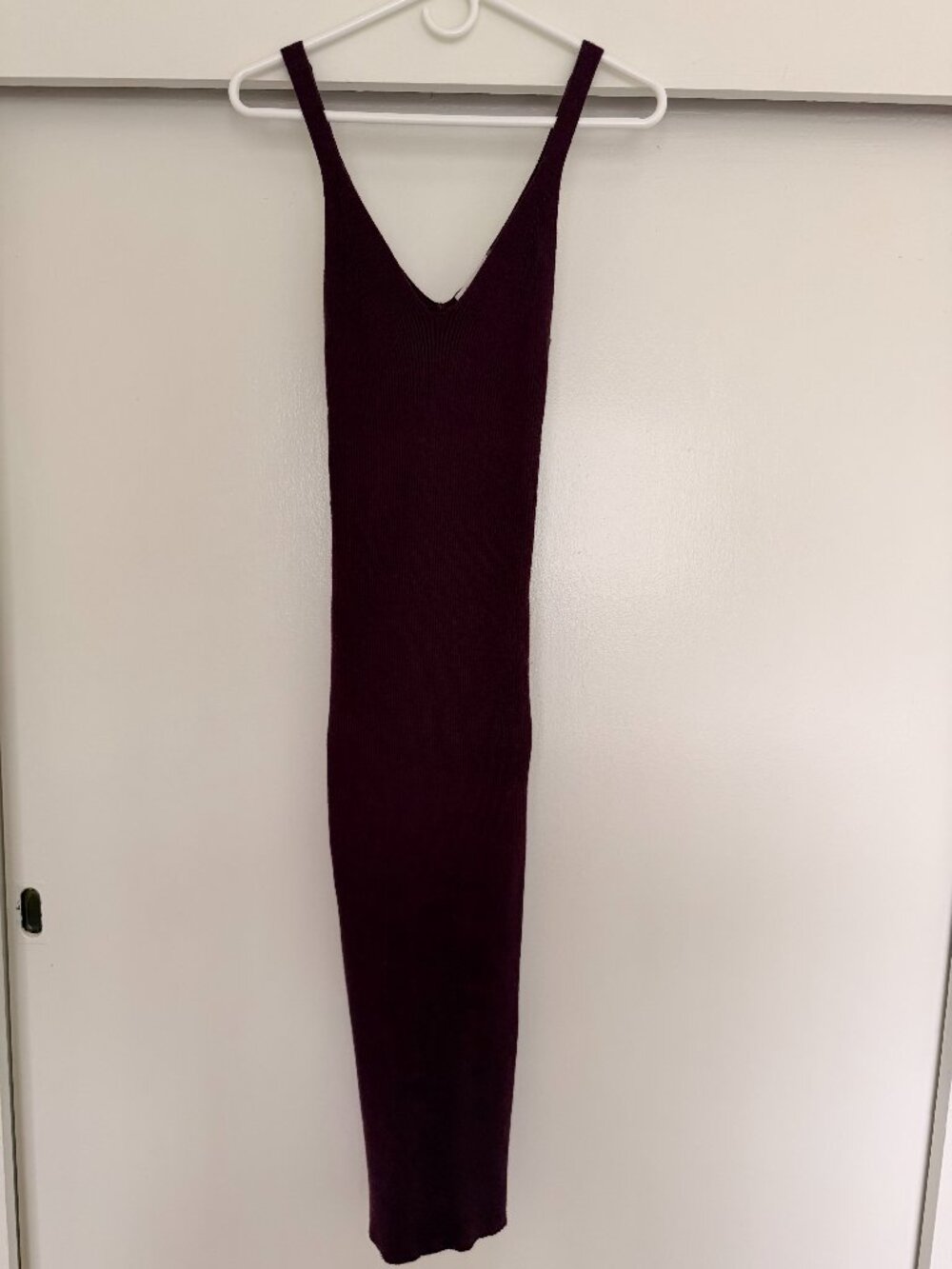 Ribbed Knit V-Neck Dress in Burgundy / Maroon / Magenta